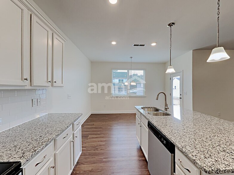 Building Photo - 3239 Brierhill Rd
