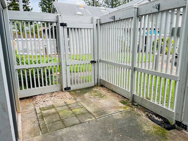 Building Photo - Mililani Mauka 2 bedroom 1 bath townhouse in Kumelewai Court