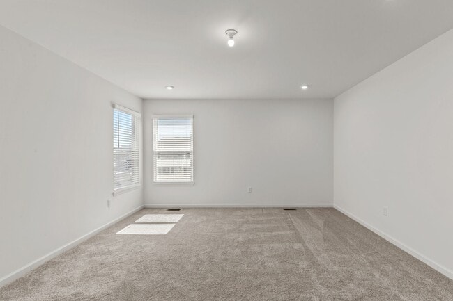 Building Photo - 126 Cardow Dr