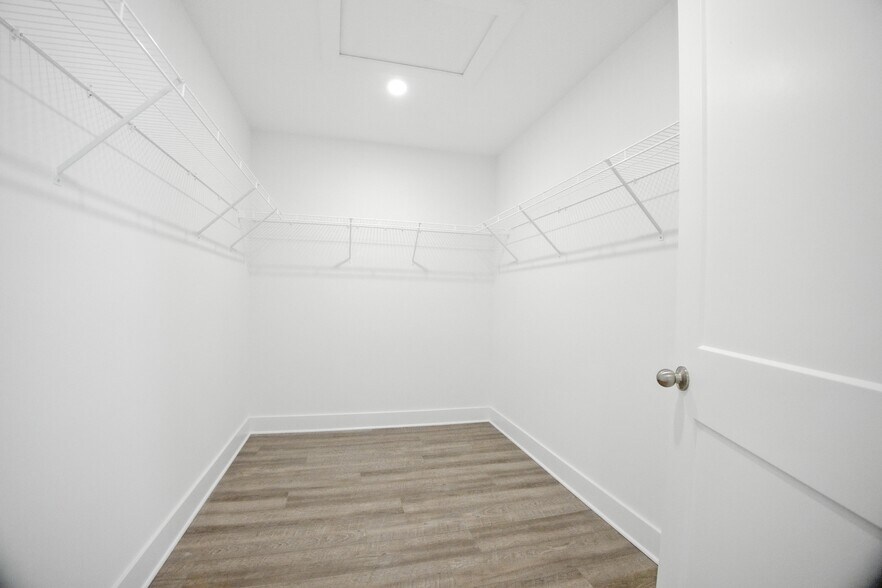 Building Photo - 41 Sequoia Dr