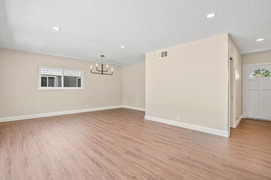 Building Photo - 5981 E Belen St