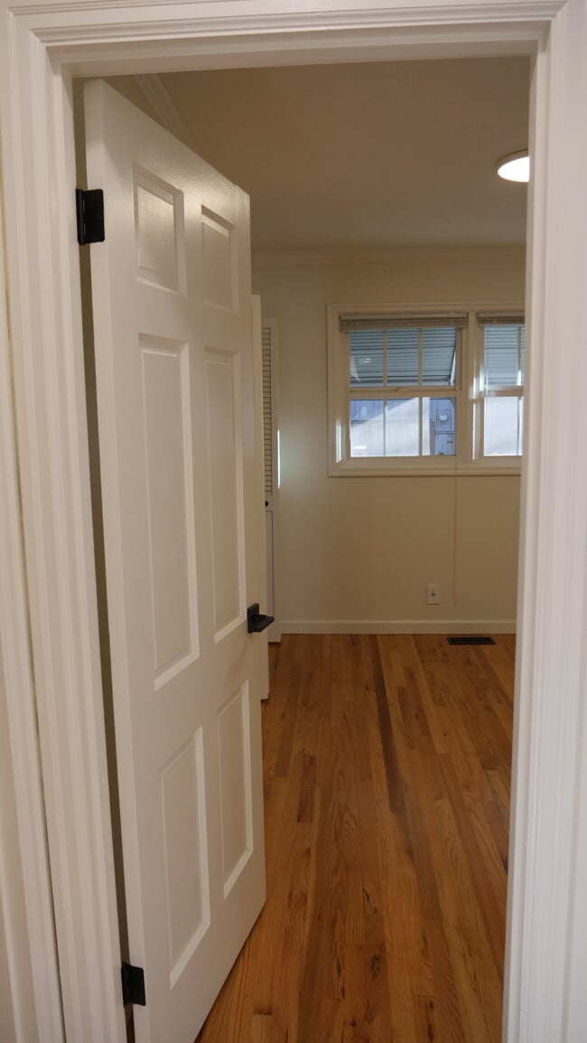 Building Photo - 1525 Ivy Ct