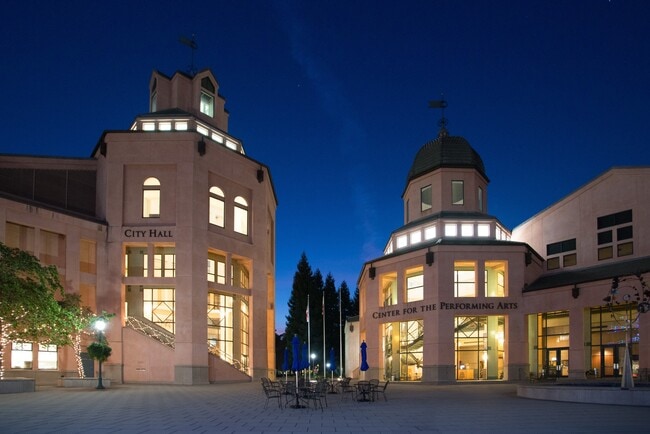 Building Photo - 465 Magritte Way