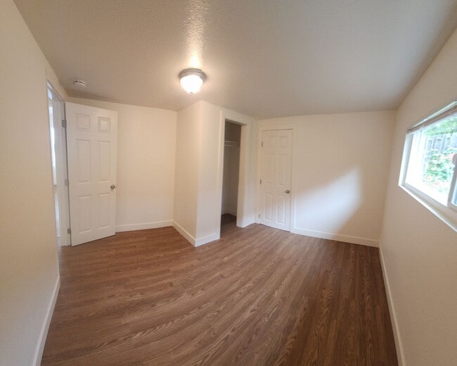 Building Photo - Views of Morro Bay in this cozy hillside cottage!