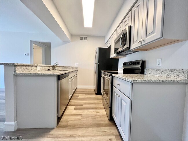 Building Photo - 5311 Summerlin Rd