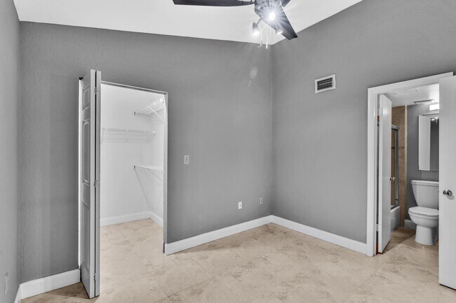 Building Photo - 2841 N Oakland Forest Dr