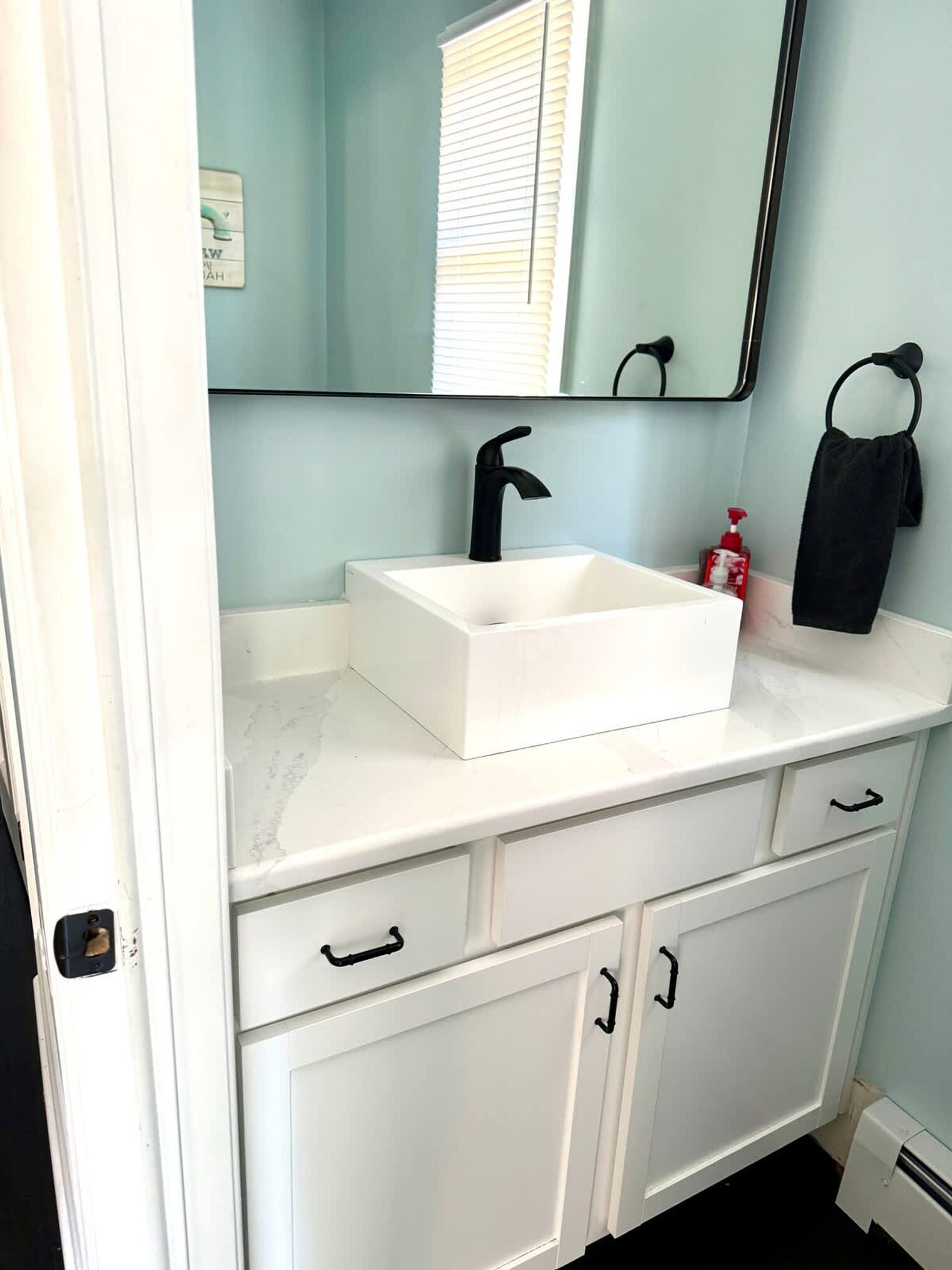 Building Photo - 14386 Calvert St