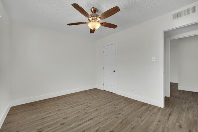 Building Photo - 1304 Rexford Pl