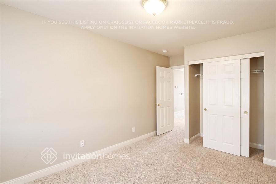 Building Photo - 10870 Fishers Island St