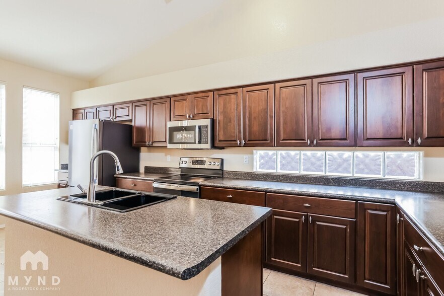 Building Photo - 4126 W Monona Dr