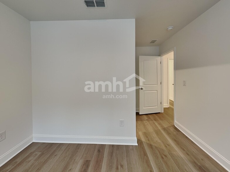 Building Photo - 920 Carnelian Ln