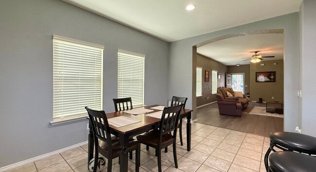 Building Photo - Beautiful 3/2 Home Available in Monte Viejo!