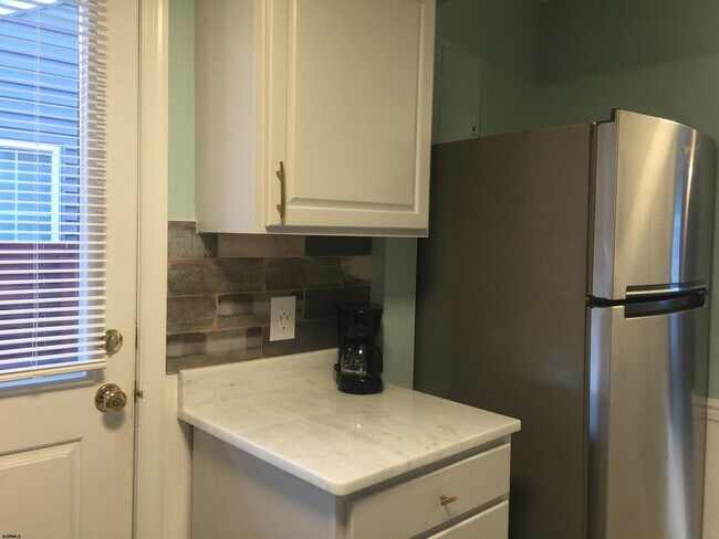 Building Photo - 205 3rd St S