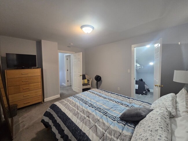 Building Photo - Spacious, meticulously renovated single family: 2-bedroom, 2 full bathroom & finished basement an...