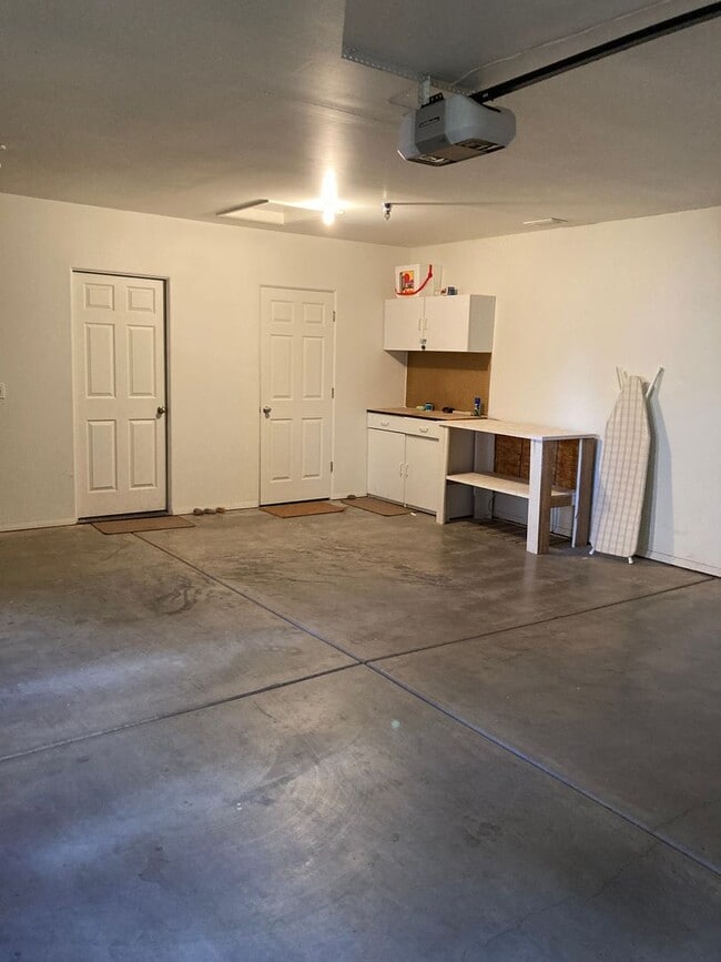 Building Photo - Gorgeous Furnished Arroyo Seco Townhouse with Fabulous Views!