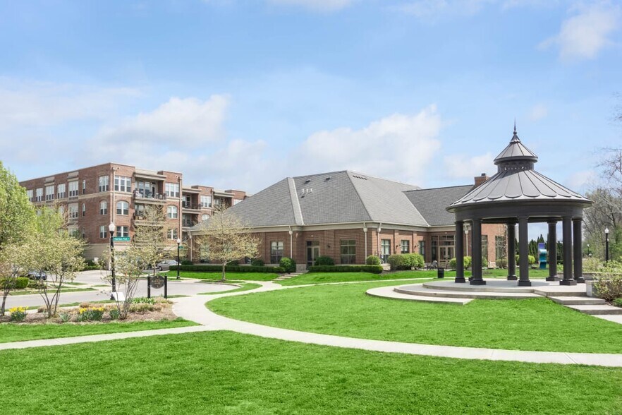Courtyard - 515 W 1st Ave