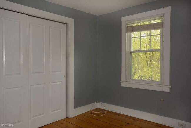 Building Photo - 2 br, 1 bath House - 8 Main St
