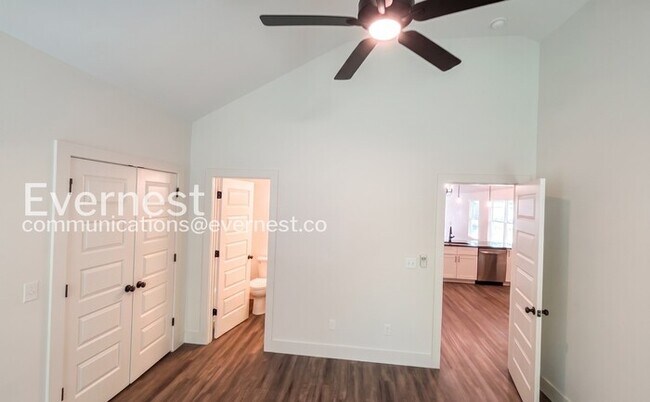Building Photo - 4 Bed & 2 Bath House in Chattanooga / Pet-Friendly / Available Now!