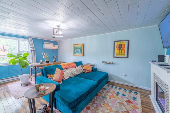 Building Photo - 1101 S Rogers St