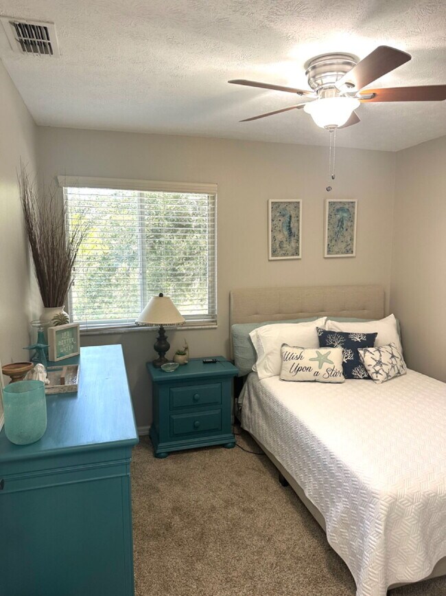 Building Photo - Fully Furnished Waterfront Condo For Rent!