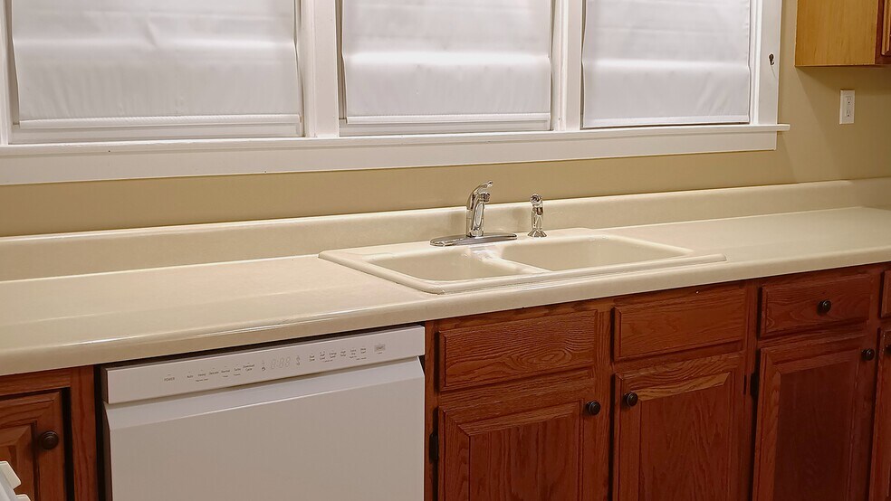 Building Photo - 1224 Dean St