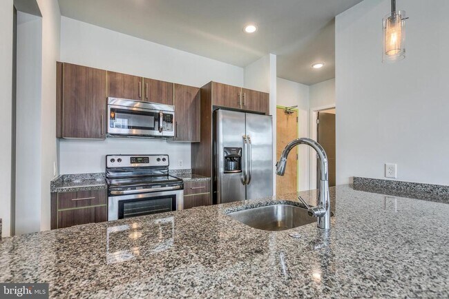 Primary Photo - 4800 Brown St