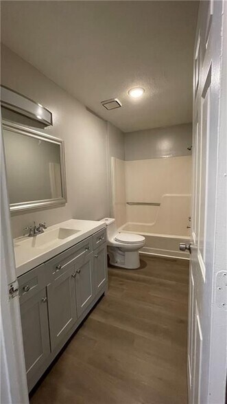 Building Photo - 111 Doves Ln