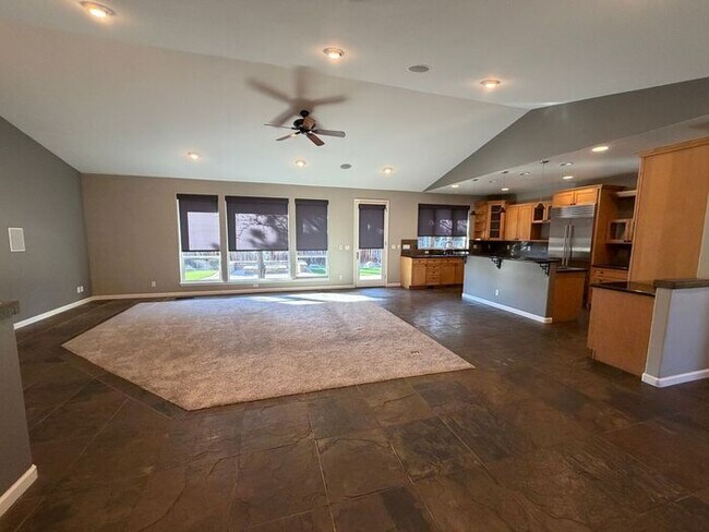 Building Photo - 1199 Manzanita Ln