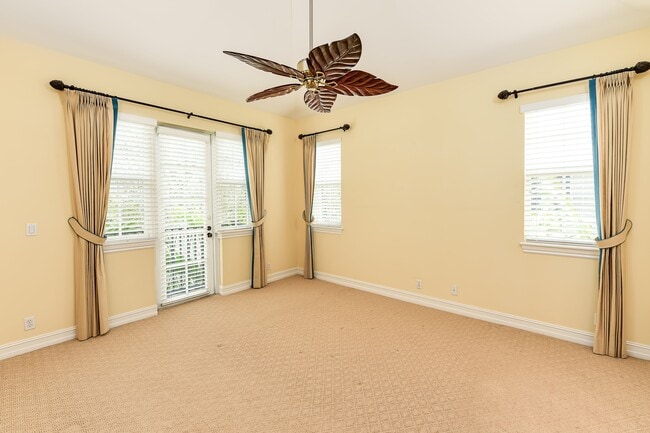 Building Photo - 310 Tuxedo Ln