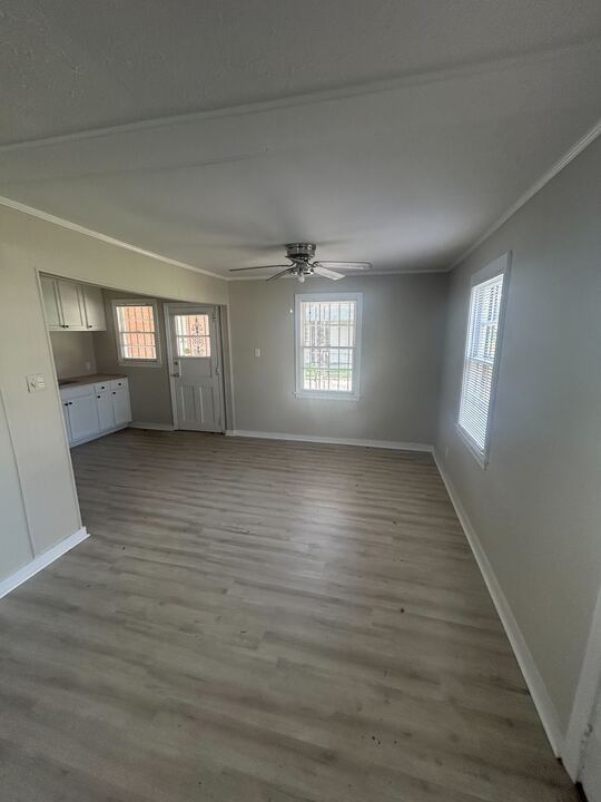 Building Photo - 501 Japonica St