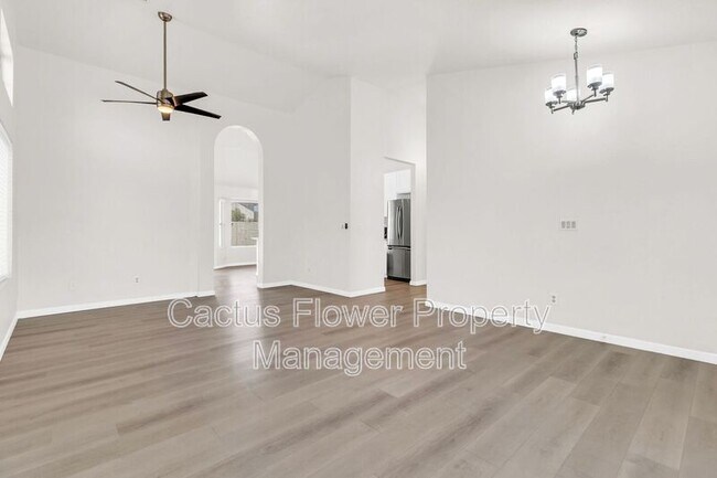 Building Photo - 1132 E Harbor View Dr
