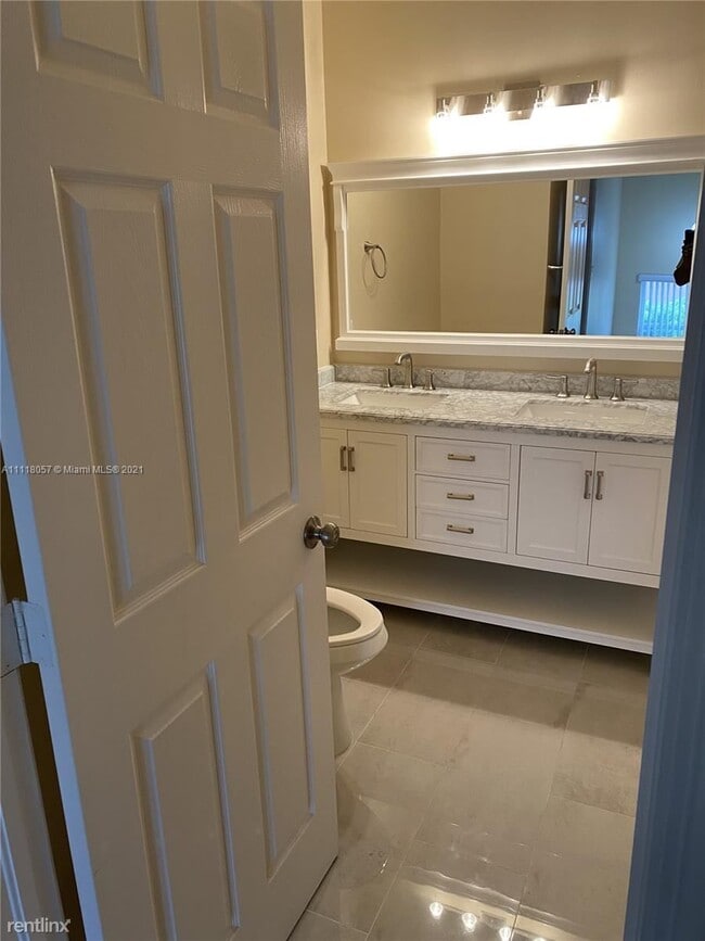 Building Photo - 3 br, 2.5 bath Townhome - 10671 SW 7th St ...