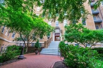 Building Photo - Upscale Living in Downtown DC! Pool, Gym, ...