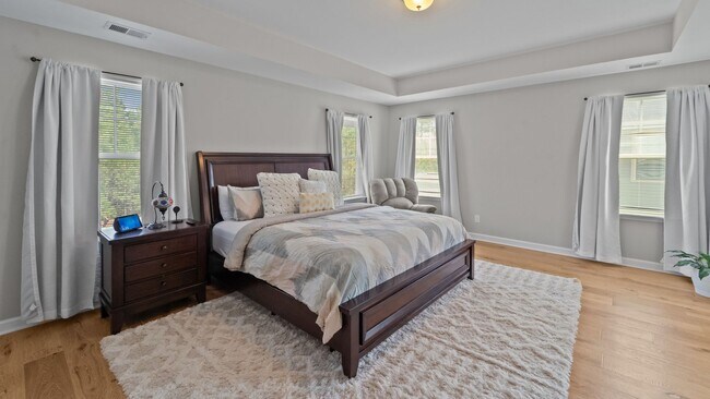 Building Photo - Beautifully Upgraded Home with Outdoor Fire Pit and Fenced Backyard in Buckhead East