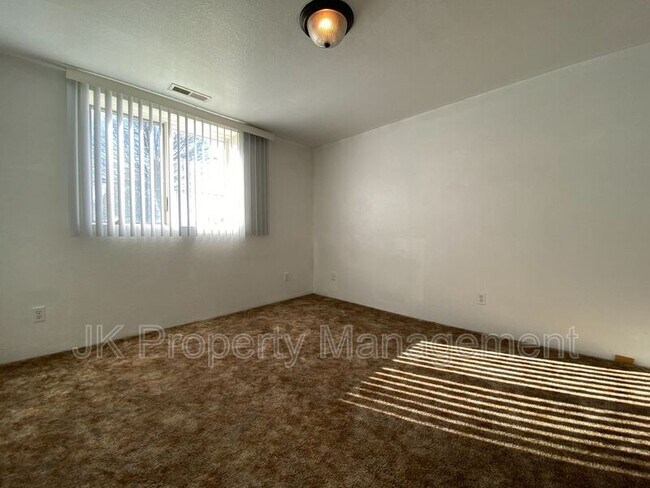 Building Photo - 1612 Sand Ct