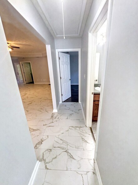 Building Photo - 2045 Parador Bend