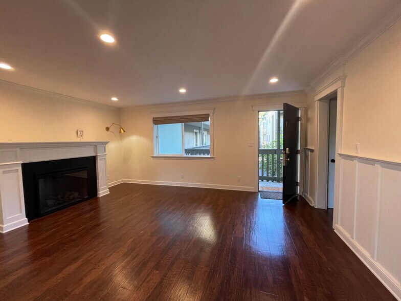 Building Photo - 480 E Okeefe St