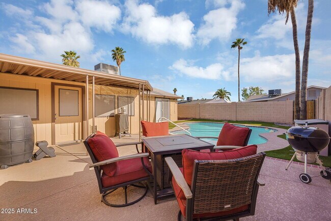 Building Photo - 1511 W Mesquite St