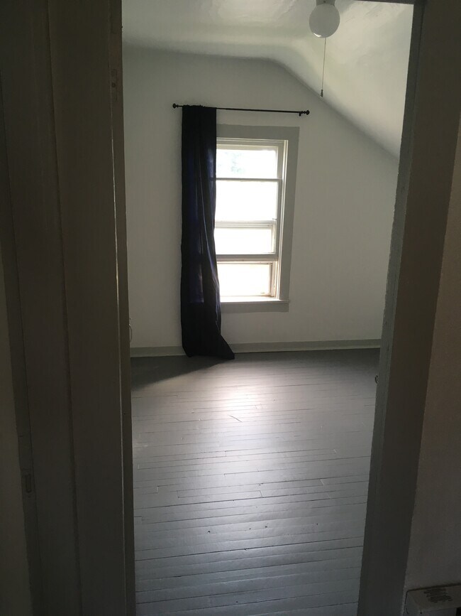 Small Bedroom - 805 Buffalo St