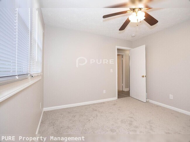 Building Photo - 2895 Lakemont Pl SW