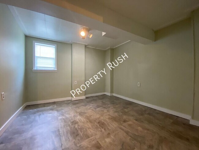 Building Photo - 1503 Pin Oak Dr
