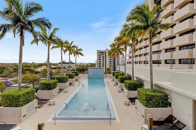 Building Photo - 515 Valencia Ave