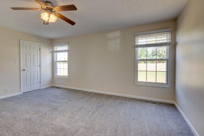 Building Photo - 3 Bedroom 2.5 Bathroom Home w/ Bonus Room!