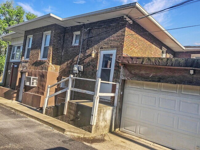 Building Photo - "Charming 3-Bed Home in Springfield with Spacious 1245 Sq Ft Layout!"