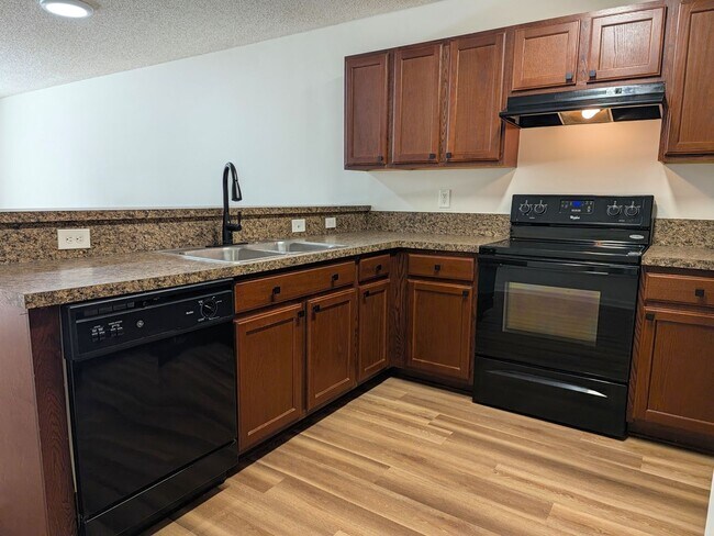 Building Photo - 130 Plantation Point Dr