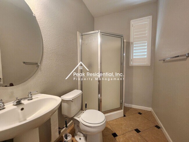 Building Photo - Spacious Stockton 5bd/3ba back up to Elkhorn Golf Club