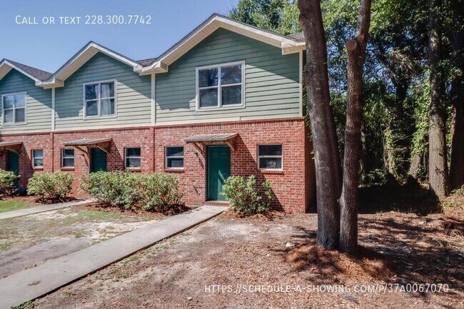 Building Photo - 233 Milray Ln