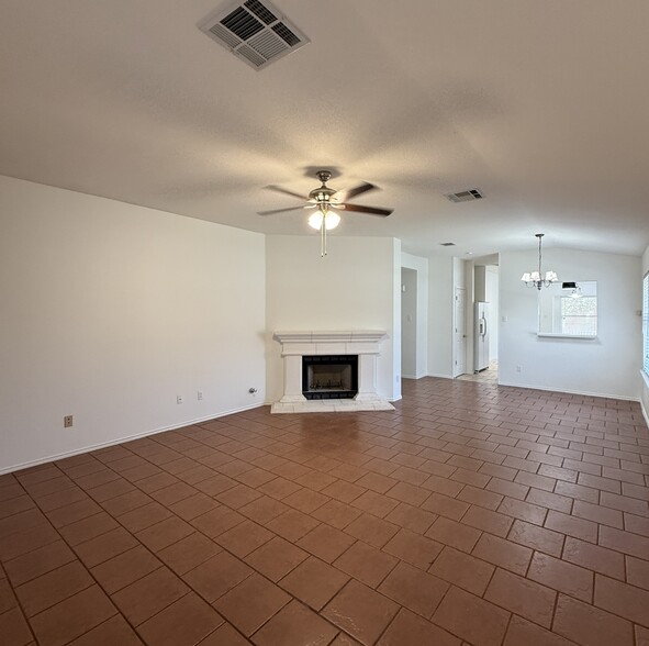 Building Photo - 700 House Creek Dr