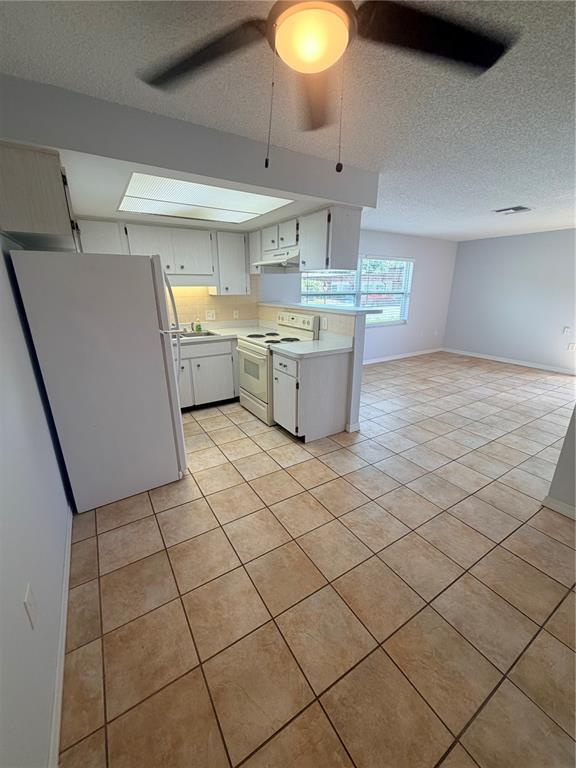Building Photo - 6050 Chesham Dr