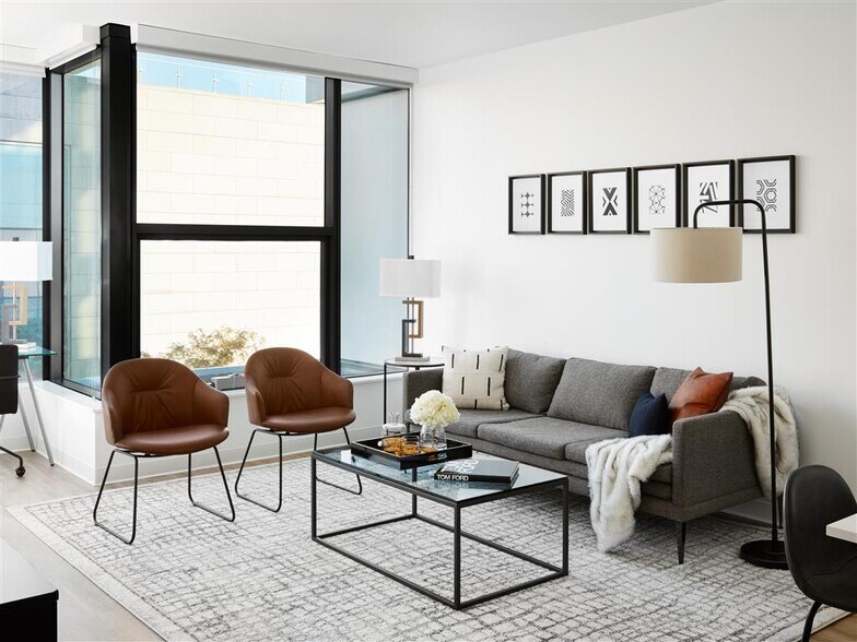 Building Photo - 336 S Halsted St